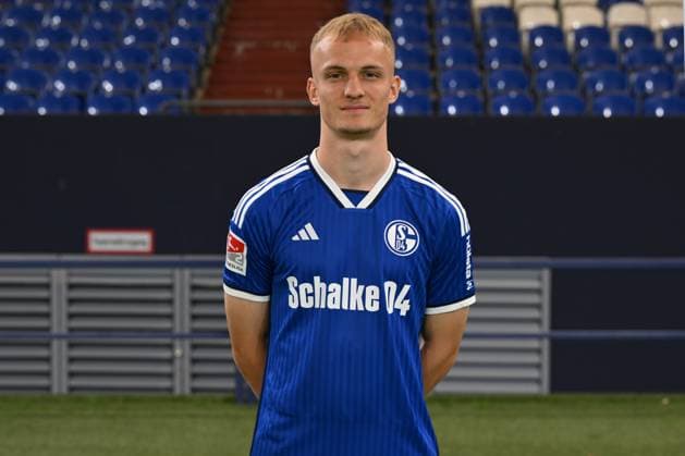 Niklas Tauer FC Schalke 04 2 BL, portrait date 2023 2024 Gelsenkirchen North Rhine Westphalia Germany Team2