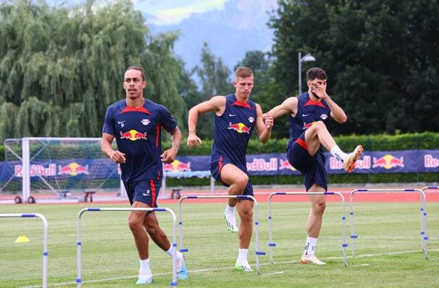 RB Leipzig Italy training camp Bruneck, 20 07 2023, Sportpark Reiperting Reischach, Football, RB Leipzig GER Bundesliga training camp in South Tyrol Italy , In picture f l Yussuf Poulsen, Dani Olmo and Josko Gvardiol , Picture Point