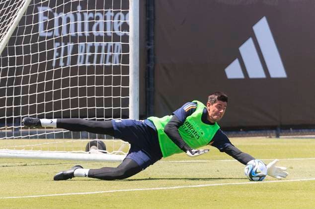 July 20, 2023, Westwood, California, USA: Goalkeeper, Thibaut Courtois 1 of Real Madrid dives for the ball during their practice on Thursday July 21, 2023 at the campus of UCLA in Westwood, California. JAVIER ROJAS PI Westwood USA - ZUMAp124 20230720_zaa_p124_008 Copyright: xJavierxRojasx