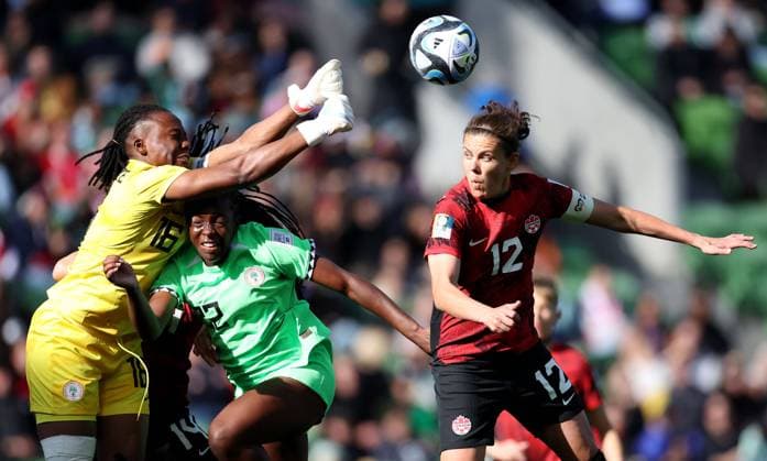 Bilder des Jahres 2023, Sport 07 Juli Sport Themen der Woche KW29 Sport Bilder des Tages (230721) -- MELBOURNE, July 21, 2023 -- Chiamaka Nnadozie (L), goalkeeper of Nigeria makes a save as Christine Sinclair (R) of Canada attacks during the Group B match between Canada and Nigeria at 2023 FIFA Women s World Cup in Melbourne, Australia, July 21, 2023. ) (SP)AUSTRALIA-MELBOURNE-FIFA-WOMEN S WORLD CUP 2023-GROUP B-CAN VS NGR ZhangxChen 