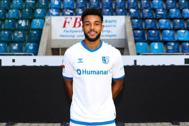 Leon Bell Bell 1 FC Magdeburg,19 2 football Bundesliga portrait appointment 2023 2024 official photo appointment 1 FC Magdeburg in the MDCC Arena in Magdeburg portrait, portrait,single picture,Germany, football, men,GER,20 07 2023 Christian Schroedter