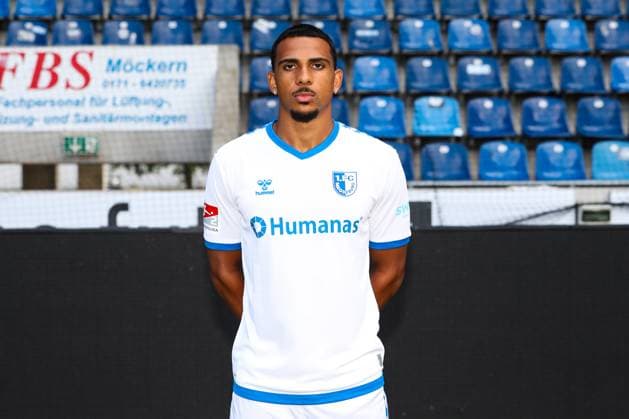 Xavier Amaechi 1 FC Magdeburg,20 2 football Bundesliga portrait appointment 2023 2024 official photo appointment 1 FC Magdeburg in the MDCC Arena in Magdeburg portrait, portrait,single image,Germany, football, men,GER,20 07 2023 Christian Schroedter