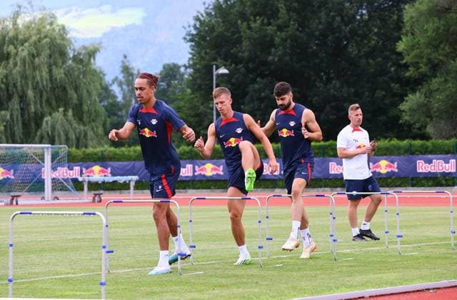 RB Leipzig Italy training camp Bruneck, 20 07 2023, Sportpark Reiperting Reischach, Football, RB Leipzig GER Bundesliga training camp in South Tyrol Italy , In picture f l Yussuf Poulsen, Dani Olmo and Josko Gvardiol , Picture Point