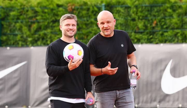 RB Leipzig Italy training camp Bruneck, 20 07 2023, Sportpark Reiperting Reischach, Football, RB Leipzig GER Bundesliga training camp in South Tyrol Italy , In the picture from l Felix Krüger, RB sports coordinator and Rouven Schröder Schroeder RB sports director , Picture Point