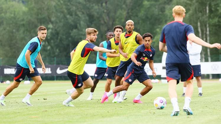 RB Leipzig Italy training camp Bruneck, 21 07 2023, Sportpark Reiperting Reischach, Football, RB Leipzig GER Bundesliga training camp in South Tyrol Italy , In picture f l Christoph Baumgartner, Timo Werner, Fabio Carvalho , Picture Point
