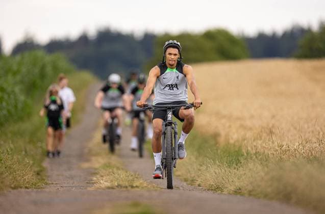 Football - Liverpool FC Pre-Season DONESCHINGEN, GERMANY - Friday, July 21, 2023: Liverpool s Trent Alexander-Arnold cycles back to the team hotel after a morning training session during a pre-season training camp in Germany. DONESCHINGEN Doneschingen BADEN-WÜRTTEMBERG GERMANY  Copyright: xPropagandaxPhotoxAgencyx P2023-07-21-Liverpool_PreSeason-40