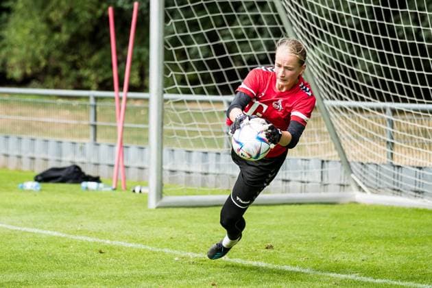 Training 1 FC Koeln women 21 07 2023 Paula Hoppe 1 FC Koeln, 12 holds the ball Training 1 FC Koeln women Geissbockheim, 21 07 2023 Copyright: xBEAUTIFULxSPORTS Wunderlx