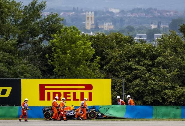 Sport Bilder des Tages BUDAPEST - Sergio Perez (Red Bull Racing) crashes during the 1st free practice session at the Hungaroring Circuit in the run-up to the Hungarian Grand Prix. ANP REMKO DE WAAL xVIxANPxSportx xxANPxIVx 474009065 originalFilename: 474009065.jpg