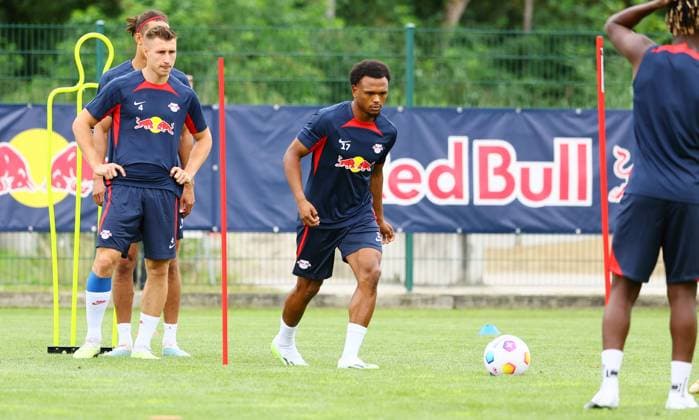 RB Leipzig Italy training camp Bruneck, 21 07 2023, Sportpark Reiperting Reischach, Football, RB Leipzig GER Bundesliga training camp in South Tyrol Italy , In picture v l Willi Orban and Lois Openda , Picture Point
