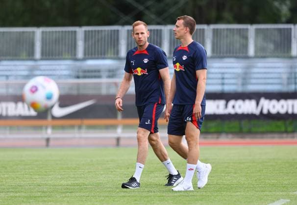 RB Leipzig Italy training camp Bruneck, 21 07 2023, Sportpark Reiperting Reischach, Football, RB Leipzig GER Bundesliga training camp in South Tyrol Italy , In picture v l goalkeeper Peter Gulacsi and Lukas Klostermann , Picture Point