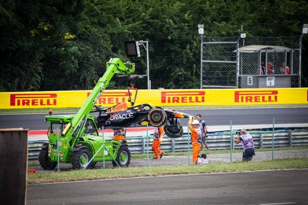 Early out in FP 1 for Sergio Checo Perez MEX, Oracle Red Bull Racing 11 , who has Daniel Ricciardo Aus, Scuderia AlphaTauri 3 as a possible replacement breathing down his neck HUN, Formula 1, Hungaroring, Hungary, 21 07 23 HUN, Formula 1, Hungaroring, Hungary, 21 07 23 Budapest Copyright: xFoto:xEIBNER ThomasxFuesslerx EP_tfr