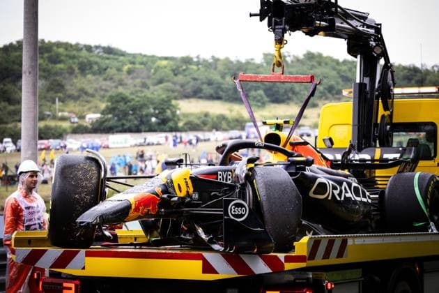 Sport Themen der Woche KW29 Sport Bilder des Tages Frühes aus in FP 1 für Sergio Checo Perez (MEX, Oracle Red Bull Racing 11), dem Daniel Ricciardo (Aus, Scuderia AlphaTauri 3) als möglicher Ersatz im Nacken sitzt. HUN, Formel 1, Hungaroring, Hungary, 21.07.23 HUN, Formel 1, Hungaroring, Hungary, 21.07.23 Budapest *** Early out in FP 1 for Sergio Checo Perez MEX, Oracle Red Bull Racing 11 , who has Daniel Ricciardo Aus, Scuderia AlphaTauri 3 as a possible replacement breathing down his neck HUN, Formula 1, Hungaroring, Hungary, 21 07 23 HUN, Formula 1, Hungaroring, Hungary, 21 07 23 Budapest Copyright: xFoto:xEIBNER ThomasxFuesslerx EP_tfr