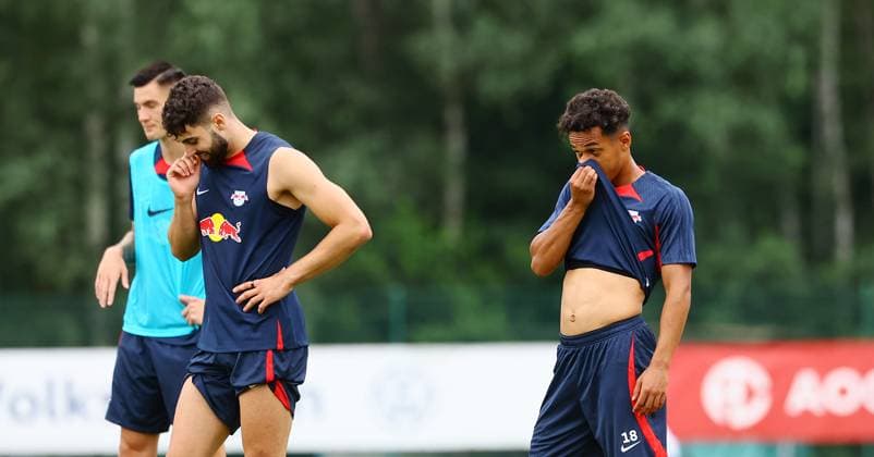 RB Leipzig Italy training camp Bruneck, 21 07 2023, Sportpark Reiperting Reischach, Football, RB Leipzig GER Bundesliga training camp in South Tyrol Italy , In picture from l Josko Gvardiol 32, RB Leipzig and Fabio Cavalho 18, RB Leipzig , Picture Point
