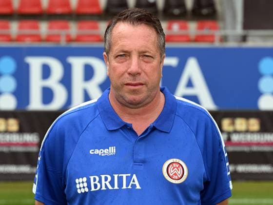 21 07 2023, xjhx, football 2 Bundesliga, SV Wehen Wiesbaden photo appointment season 2023 24 emspor, head coach Markus Kauczinski SV Wehen Wiesbaden 2 BL, porträttermin 2023 2024 DFL DFB REGULATIONS PROHIBIT ANY USE OF PHOTOGRAPHS as IMAGE SEQUENCES and or QUASI VIDEO Wiesbaden