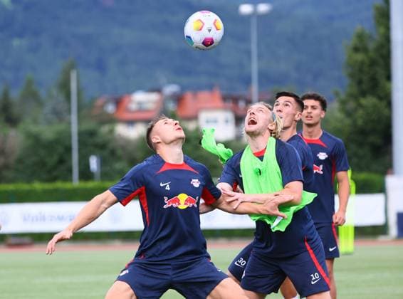 RB Leipzig Italy training camp Bruneck, 21 07 2023, Sportpark Reiperting Reischach, Football, RB Leipzig GER Bundesliga training camp in South Tyrol Italy , In picture f l Willi Orban, Emil Forsberg and Benjamin Sesko , Picture Point