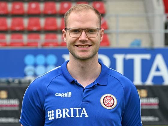21 07 2023, xjhx, football 2 Bundesliga, SV Wehen Wiesbaden photo appointment season 2023 24 emspor, Konstantin Langhammer scout analyst SV Wehen Wiesbaden 2 BL, porträttermin 2023 2024 DFL DFB REGULATIONS PROHIBIT ANY USE OF PHOTOGRAPHS as IMAGE SEQUENCES and or QUASI VIDEO Wiesbaden