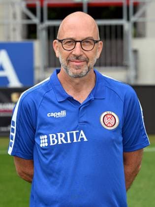 21 07 2023, xjhx, football 2 Bundesliga, SV Wehen Wiesbaden photo appointment season 2023 24 emspor, team doctor Achim Bitschnau SV Wehen Wiesbaden 2 BL, porträttermin 2023 2024 DFL DFB REGULATIONS PROHIBIT ANY USE OF PHOTOGRAPHS as IMAGE SEQUENCES and or QUASI VIDEO Wiesbaden