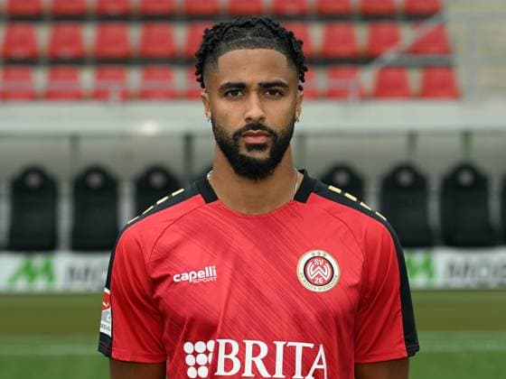 21 07 2023, xjhx, football 2 Bundesliga, SV Wehen Wiesbaden photo appointment season 2023 24 emspor, Keanan Bennetts 11 SV Wehen Wiesbaden 2 BL, porträttermin 2023 2024 DFL DFB REGULATES PROHIBIT ANY USE OF PHOTOGRAPHS as IMAGE SEQUENCES and or QUASI VIDEO Wiesbaden