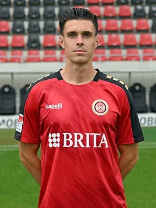 21 07 2023, xjhx, football 2 Bundesliga, SV Wehen Wiesbaden photo appointment season 2023 24 emspor, John Iredale 33 SV Wehen Wiesbaden 2 BL, porträttermin 2023 2024 DFL DFB REGULATES PROHIBIT ANY USE OF PHOTOGRAPHS as IMAGE SEQUENCES and or QUASI VIDEO Wiesbaden