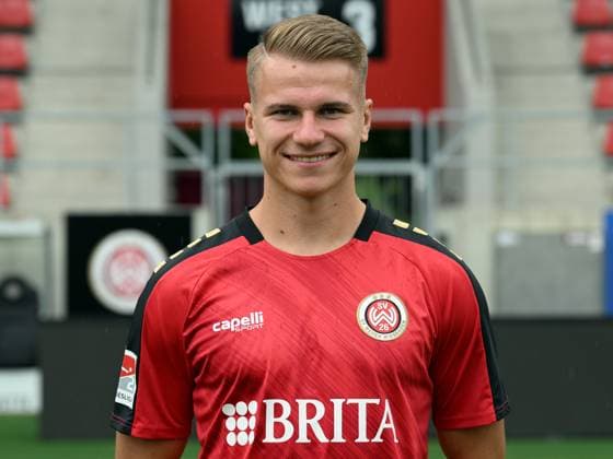 21 07 2023, xjhx, football 2 Bundesliga, SV Wehen Wiesbaden photo appointment season 2023 24 emspor, Florian Carstens 17 SV Wehen Wiesbaden 2 BL, porträttermin 2023 2024 DFL DFB REGULATES PROHIBIT ANY USE OF PHOTOGRAPHS as IMAGE SEQUENCES and or QUASI VIDEO Wiesbaden