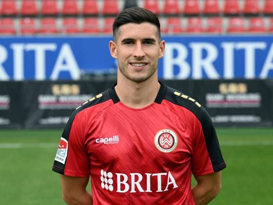 21 07 2023, xjhx, football 2 Bundesliga, SV Wehen Wiesbaden photo appointment season 2023 24 emspor, Robin Heußer 7 SV Wehen Wiesbaden 2 BL, porträttermin 2023 2024 DFL DFB REGULATIONS PROHIBIT ANY USE OF PHOTOGRAPHS as IMAGE SEQUENCES and or QUASI VIDEO Wiesbaden