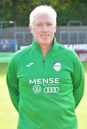 20.07.2023, GER, Fussball, Regionalliga West, Saison 2023 2024, Ohlendorfstadion im Heidewald, Gütersloh FC Gütersloh Fototermin 2023 2024 Rob Reekers (Sportlicher Leiter FC Gütersloh), Aktion, Einzelbild, Hoch, Portrait *** 20 07 2023, GER, Football, Regionalliga West, Season 2023 2024, Ohlendorfstadion im Heidewald, Gütersloh FC Gütersloh Fototermin 2023 2024 Rob Reekers Sportlicher Leiter FC Gütersloh , Action, Single, High, Portrait