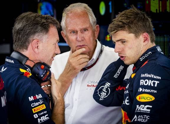 BUDAPEST - (FLR) Christian Horner, Helmut Marko and Max Verstappen (Red Bull Racing) talk in the garage after the 3rd free practice on the Hungaroring Circuit in the run-up to the Grand Prix of Hungary. ANP REMKO DE WAAL F1 Grand Prix of Great Britain - Practice 2023 xVIxANPxSportx xxANPxIVx 474058002 originalFilename: 474058002.jpg