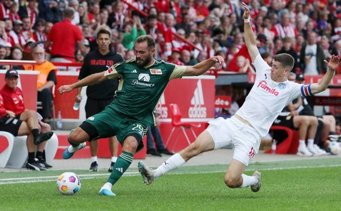 Sport Themen der Woche KW29 Sport Bilder des Tages Lucas Tousart, Philipp Sander Zweikampf Spielszene Aktion Fußball Fussball Testspiel 1.Bundesliga Herren DFL Saison 2023 2024 22.07.2023 1.FC Union Berlin FCU vs Holstein Kiel DFL regulations prohibit any use of photographs as image sequences and or quasi-video. *** Lucas Tousart, Philipp Sander duel match scene action sports soccer soccer test match 1 Bundesliga men DFL season 2023 2024 22 07 2023 1 FC Union Berlin FCU vs Holstein Kiel DFL regulations prohibit any use of photographs as image sequences and or quasi video