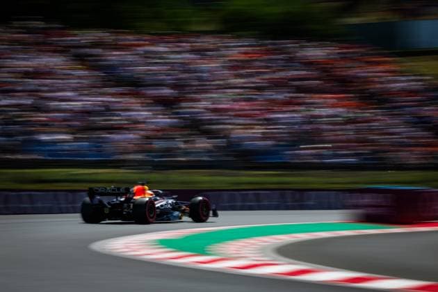 01 VERSTAPPEN Max (nld), Red Bull Racing RB19, action during the 2023 Formula 1 Qatar Airways Hungarian Grand Prix, 11th round of the 2023 Formula One World Championship, WM, Weltmeisterschaft from July 21 to 23, 2023 on the Hungaroring, in Mogyorod, Hungary - F1 - HUNGARIAN GRAND PRIX 2023 DPPI Panoramic  00123026_GOOD9019 