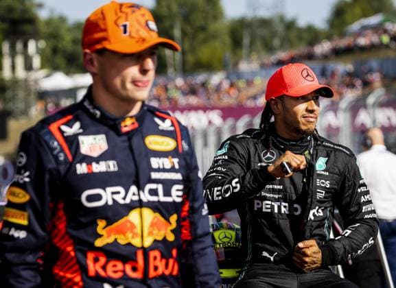 BUDAPEST - Max Verstappen (Red Bull Racing) and Lewis Hamilton (Mercedes) after qualifying at the Hungaroring Circuit in the run-up to the Hungarian Grand Prix. ANP REMKO DE WAAL F1 Grand Prix of Great Britain - Qualifying 2023 xVIxANPxSportx xxANPxIVx 474067596 originalFilename: 474067596.jpg