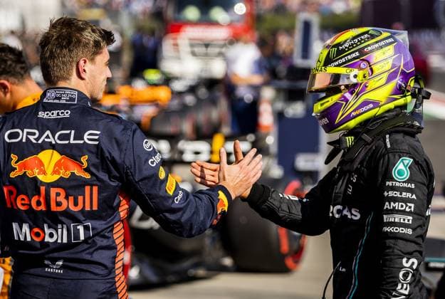 BUDAPEST - Max Verstappen (Red Bull Racing) and Lewis Hamilton (Mercedes) after qualifying at the Hungaroring Circuit in the run-up to the Hungarian Grand Prix. ANP REMKO DE WAAL F1 Grand Prix of Great Britain - Qualifying 2023 xVIxANPxSportx xxANPxIVx 474067966 originalFilename: 474067966.jpg