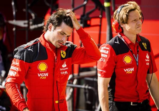 BUDAPEST - Carlos Sainz (Ferrari) is disappointed after qualifying on the Hungaroring Circuit in the run-up to the Grand Prix of Hungary. ANP REMKO DE WAAL F1 Grand Prix of Great Britain - Qualifying 2023 xVIxANPxSportx xxANPxIVx 474068307 originalFilename: 474068307.jpg