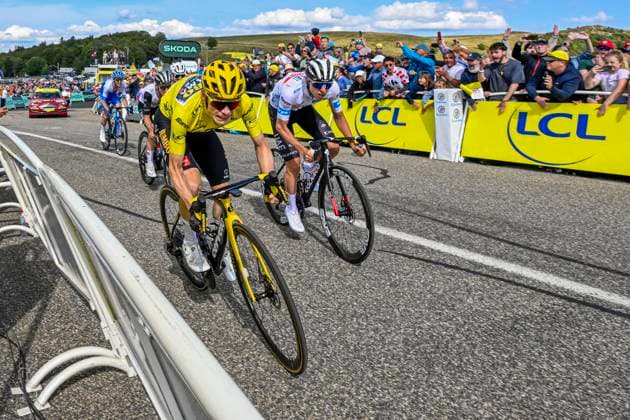 LE MARKSTEIN FELLERING, FRANCE - JULY 22 : Vingegaard Jonas (DEN) of Jumbo-Visma and Pogacar Tadej (SVN) of UAE Team Emirates in the final sprint during stage 20 of the 110th edition of the Tour de France 2023 cycling race, a stage of 133 kms with start in Belfort and finish in Le Markstein Fellering on July 22, 2023 in Le Markstein Fellering, France, 22 07 2023 ( Motordriver Kenny Verfaillie - Tour de France 2023 - Stage 20 PhotoNews Panoramic 