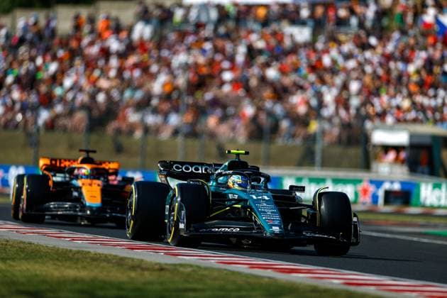14 ALONSO Fernando (spa), Aston Martin F1 Team AMR23, 81 PIASTRI Oscar (aus), McLaren F1 Team MCL60, action during the 2023 Formula 1 Qatar Airways Hungarian Grand Prix, 11th round of the 2023 Formula One World Championship, WM, Weltmeisterschaft from July 21 to 23, 2023 on the Hungaroring, in Mogyorod, Hungary - F1 - HUNGARIAN GRAND PRIX 2023 DPPI Panoramic 00123026_F12023GP12HUN_JK110290
