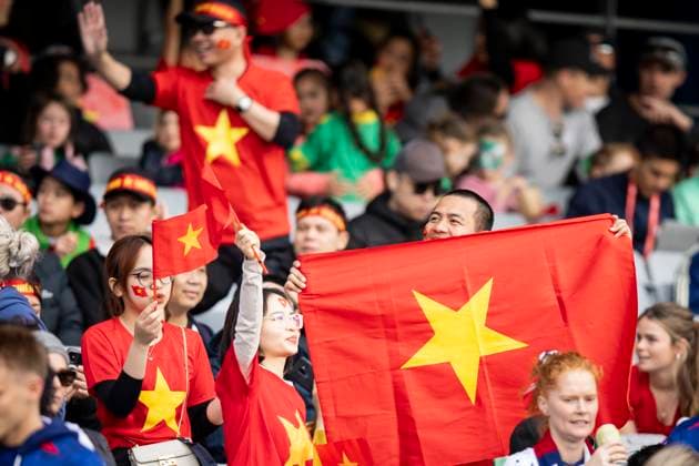 July 23, 2023, Auckland, Auckland, New Zealand: Vietnam fans hold the flag and wave flags in support of the team before the start of the 2023 FIFA Womens World Cup Group E match against United States at the Eden Park Stadium in Auckland, New Zealand, The United States won the match with a score of 3 - 0. Auckland New Zealand - ZUMAb240 20230723_zsp_b240_029 Copyright: xIraxL.xBlackx