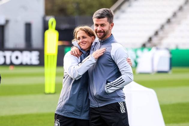 FIFA Womens World Cup 2023 final training Germany before match against Morocco 22 07 2023 Britta Carlson assistant coach Germany and Michael Urbansky assistant coach Germany arm in arm FIFA Womens World Cup 2023 final training Germany before match against Morocco Melbourne Naarm, Lakeside Stadium, 23 07 2023 Copyright: xBEAUTIFULxSPORTS Jonesx