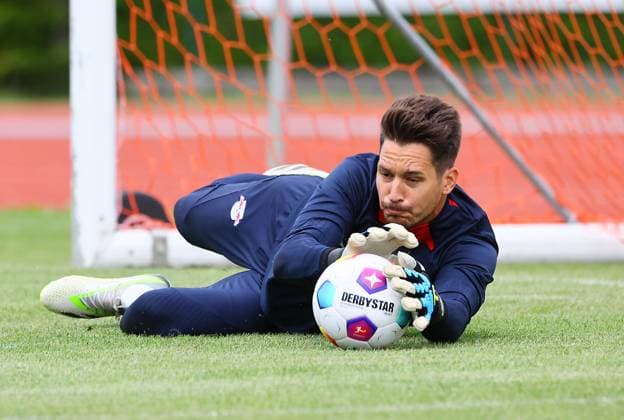 RB Leipzig Italy training camp Bruneck, 22 07 2023, Sportpark Reiperting Reischach, football, RB Leipzig GER Bundesliga training camp in South Tyrol Italy , goalkeeper training In the picture goalkeeper Janis Blaswich , Picture Point