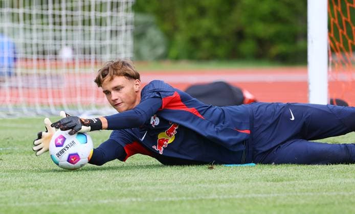 RB Leipzig Italy training camp Bruneck, 22 07 2023, Sportpark Reiperting Reischach, football, RB Leipzig GER Bundesliga training camp in South Tyrol Italy , goalkeeper training In the picture goalkeeper Fernando Dickes , Picture Point