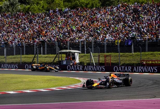 BUDAPEST - Oscar Piastri (McLaren) and Max Verstappen (Red Bull Racing) during the Hungarian Grand Prix at the Hungaroring. ANP REMKO DE WAAL F1 Grand Prix of Hungary 2023 xVIxANPxSportx xxANPxIVx 474121281 originalFilename: 474121281.jpg