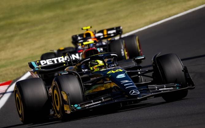BUDAPEST - Lewis Hamilton (Mercedes) and Sergio Perez (Red Bull Racing) during the Hungarian Grand Prix at the Hungaroring. ANP REMKO DE WAAL F1 Grand Prix of Hungary 2023 xVIxANPxSportx xxANPxIVx 474123939 originalFilename: 474123939.jpg