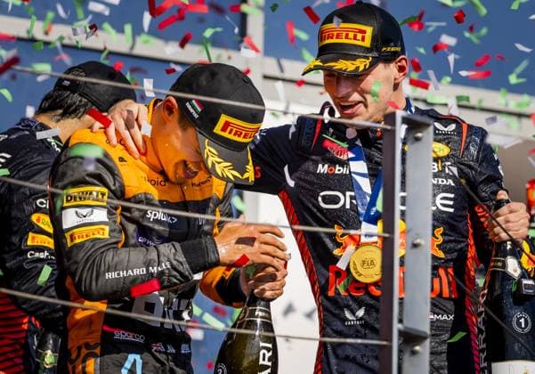 BUDAPEST - Max Verstappen (Red Bull Racing) and Lando Norris (McLaren) on the podium after the Hungarian Grand Prix at the Hungaroring. ANP REMKO DE WAAL F1 Grand Prix of Hungary 2023 xVIxANPxSportx xxANPxIVx 474125614 originalFilename: 474125614.jpg