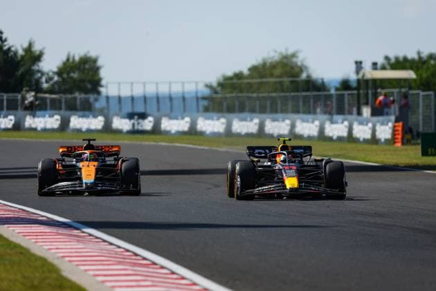 11 PEREZ Sergio (mex), Red Bull Racing RB19, 81 PIASTRI Oscar (aus), McLaren F1 Team MCL60, action during the 2023 Formula 1 Qatar Airways Hungarian Grand Prix, 11th round of the 2023 Formula One World Championship, WM, Weltmeisterschaft from July 21 to 23, 2023 on the Hungaroring, in Mogyorod, Hungary - F1 - HUNGARIAN GRAND PRIX 2023 - RACE DPPI Panoramic 00123027_G0OD1973