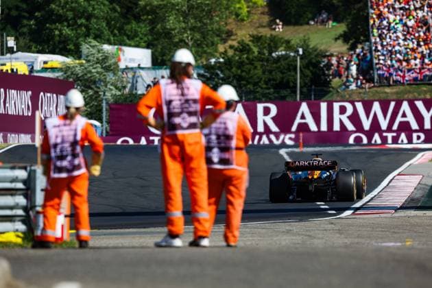 Marshalls trackside during the 2023 Formula 1 Qatar Airways Hungarian Grand Prix, 11th round of the 2023 Formula One World Championship, WM, Weltmeisterschaft from July 21 to 23, 2023 on the Hungaroring, in Mogyorod, Hungary - F1 - HUNGARIAN GRAND PRIX 2023 - RACE DPPI Panoramic  00123027_G0OD2033 