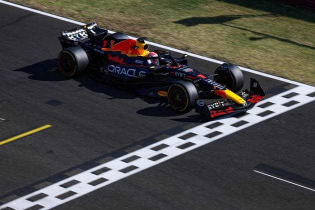 01 VERSTAPPEN Max (nld), Red Bull Racing RB19, action during the 2023 Formula 1 Qatar Airways Hungarian Grand Prix, 11th round of the 2023 Formula One World Championship, WM, Weltmeisterschaft from July 21 to 23, 2023 on the Hungaroring, in Mogyorod, Hungary - F1 - HUNGARIAN GRAND PRIX 2023 - RACE DPPI Panoramic  00123027_GOOD0394 