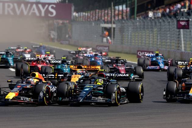 Start, 1 Max Verstappen NLD, Oracle Red Bull Racing , 44 Lewis Hamilton GBR, Mercedes AMG Petronas F1 Team , F1 Grand Prix of Hungary at Hungaroring on July 23, 2023 in Budapest, Hungary Photo by HOCH ZWEI Budapest Hungary
