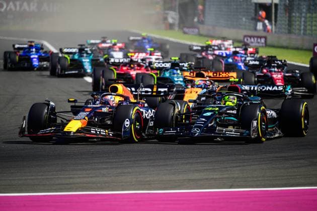 July 23, 2023, Budapest, Hungary: Oracle Red Bull Racing s Dutch driver Max Verstappen and Mercedes AMG Petronas F1 Team s British driver Lewis Hamilton compete during the Hungarian F1 Grand Prix race at the Hungaroring, near Budapest. Budapest Hungary - ZUMAs197 20230723_zaa_s197_226 Copyright: xJurexMakovecx