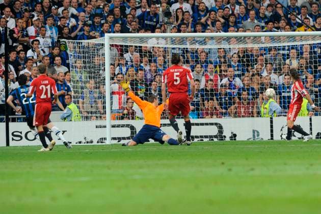 File Photos Inter Milan s Diego Milito scoring the 2-0 goal during Champion s League Final soccer match, Inter Milan vs Bayern Munich in Madrid, Spain on May 22th, 2010. Inter Milan won 2-0. Photo by Henri Szwarc-Cameleon-ABACAPRESS.COM Madrid Spain  Copyright: xSzwarcxHenri ABACAx 231782_007 SzwarcxHenri ABACAx 231782_007