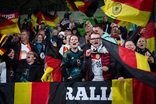 Fans jubeln ueber den Sieg auf der Tribuene, AUS, Deutschland vs Marokko, FIFA Frauen Fussball Weltmeisterschaft Australien 2023, 1. Spieltag, Gruppe H, 24.07.2023 AUS, Deutschland vs Marokko, FIFA Frauen Fussball Weltmeisterschaft Australien 2023, 1. Spieltag, Gruppe H, 24.07.2023 Melbourne *** Fans cheer victory in the stands, AUS, Germany vs Morocco, FIFA Womens World Cup Australia 2023, Matchday 1, Group H, 24 07 2023 AUS, Germany vs Morocco, FIFA Womens World Cup Australia 2023, Matchday 1, Group H, 24 07 2023 Melbourne Copyright: xEibner-Pressefoto Memmlerx EP_MMR