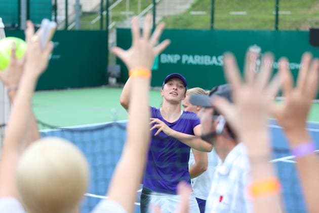 WARSZAWA 24.07.2023 TURNIEJ TENISOWY BNP PARIBAS WARSAW OPEN 2023 --- WOMENS WTA, Tennis Damen 250 TENNIS TOURNAMENT BNP PARIBAS WARSAW OPEN TRENING IGA SWIATEK KIBICE FANS FOT. ANNA KLEPACZKO FOTOPYK NEWSPIX.PL --- Newspix.pl  230724LUM161