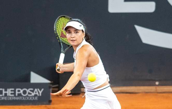 25 7 2023, GER, tennis, women, Hamburg European Open 2023, WTA, Eva Lys Germany Mayar Sherif Egypt , 1 round Eva Las Germany plays the ball Hamburg Rothenbaum Stadium Hamburg Germany